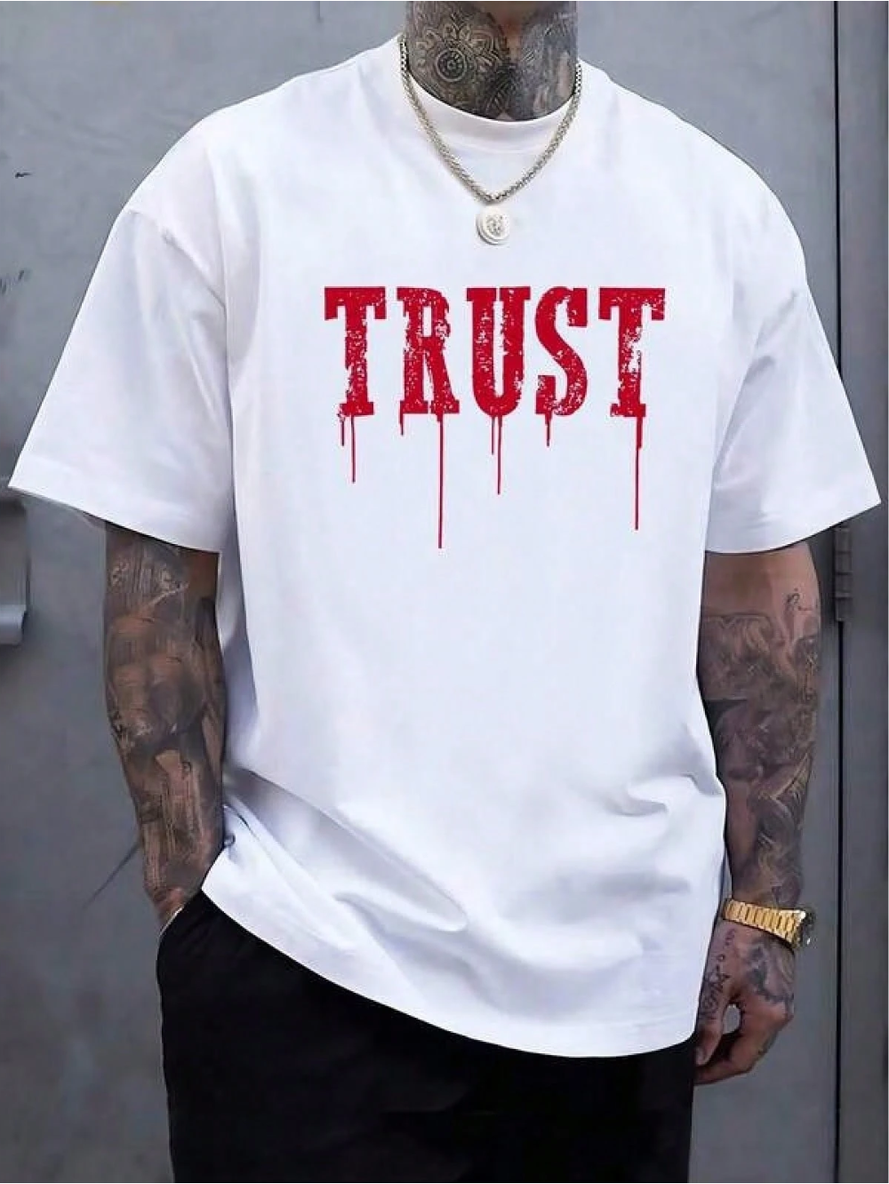 Camiseta Gráfica Blanca para Hombre, Modelo 2026 - Estilo Atlético Casual, Cuello Redondo de Manga Corta, Estampado Rojo Desgastado, 100% Algodón, Ideal para Uso Casual y al Aire Libre en Verano.